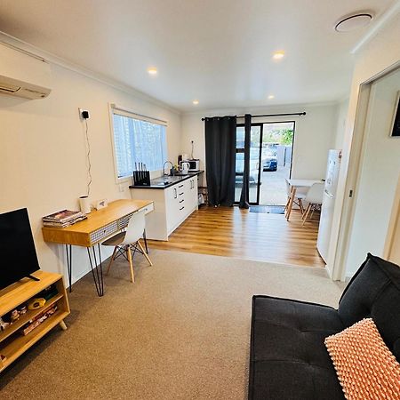 Modern 1 Bedroom Guest House Upper Hutt Exterior foto