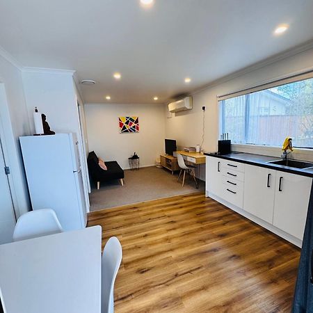 Modern 1 Bedroom Guest House Upper Hutt Exterior foto